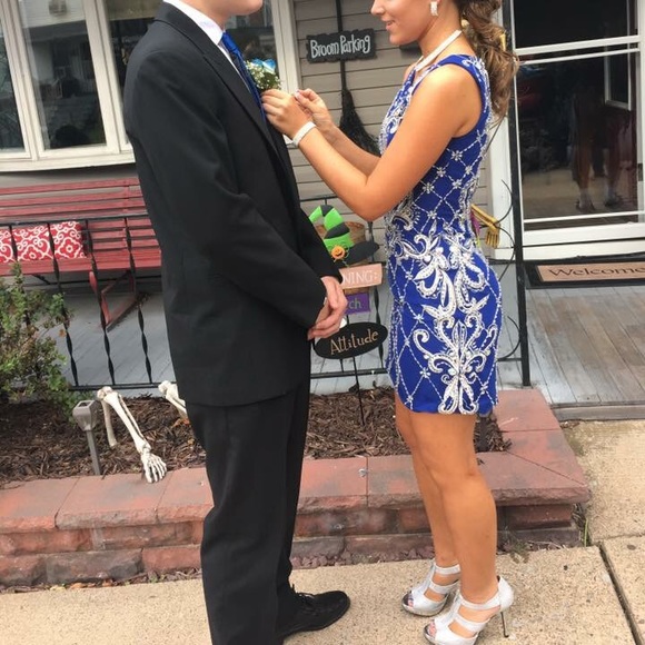 Formal Dress - Picture 5 of 8